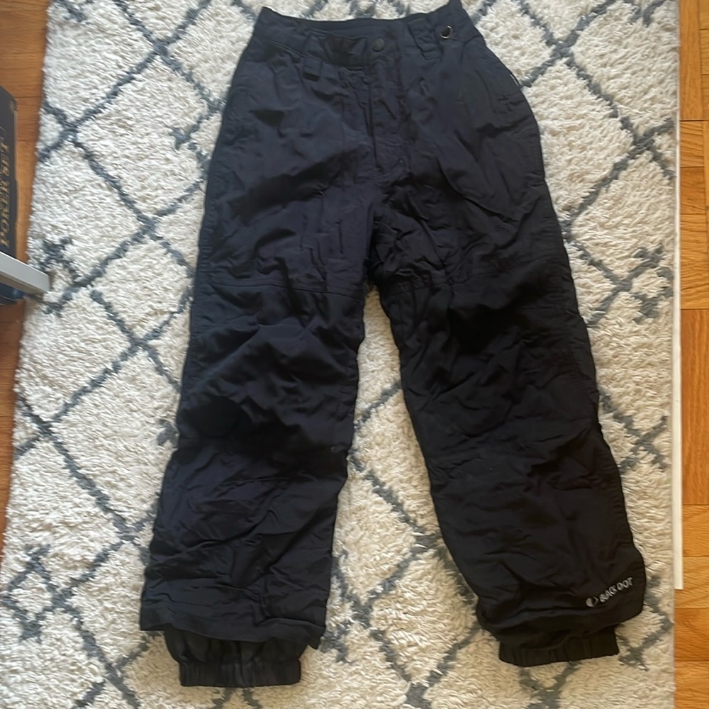 Black Dot Youth Water and Wind Resistant Snow Pants. Youth Small / Black